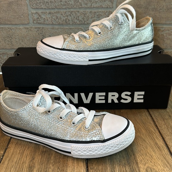 Converse Silver Glitter Chuck Taylor All Star Junior's Ox Lace Up Low Top / Sz 1 - Picture 3 of 15